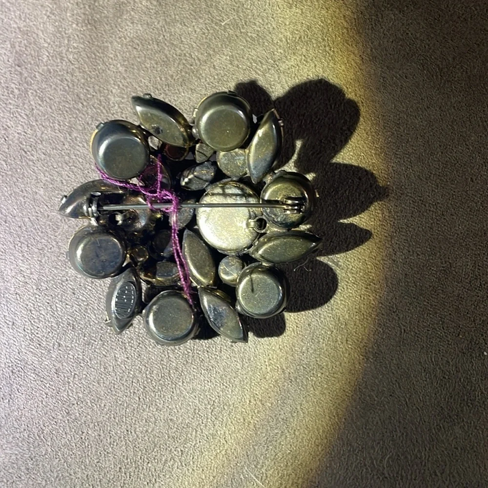 Regency signed sparkly prong set raised brooch